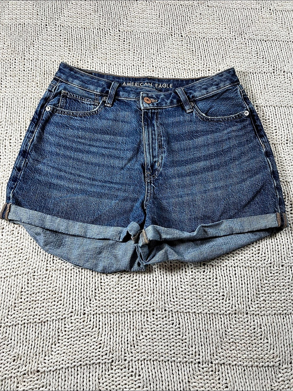 American Eagle AE Highest Rise Mom Short Denim Cuffed Jean Shorts Size 8